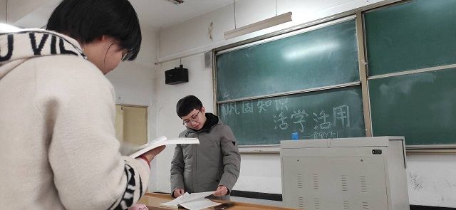 “巩固知识，活学活用”—年终班级知识竞赛——食品与环境学院食安1701完满班级活动