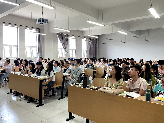 【辅导员说完满】防范电信诈骗 保护生命财产安全——食品与环境学院2018级主题年级会