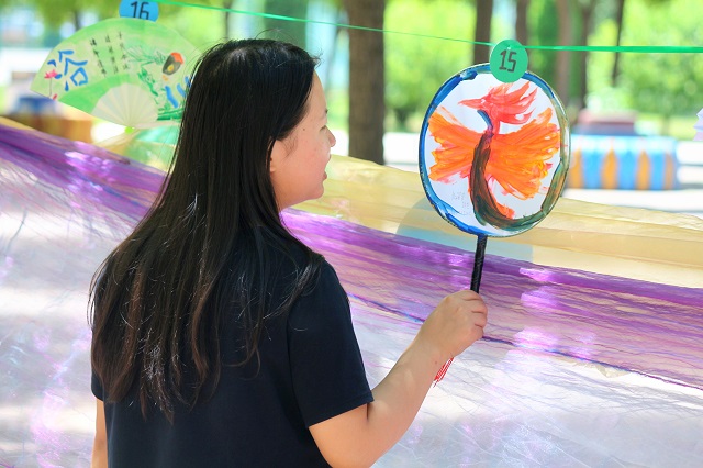 巧用中国元素 我校首届折扇扇面设计大赛成功举办