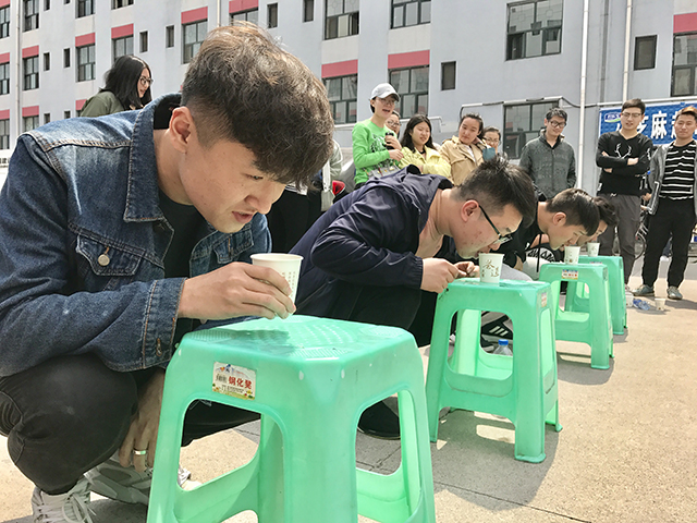 艺术传媒系14、15级视觉专业共拼搏、同奋进之“拥抱四月”主题团日活动