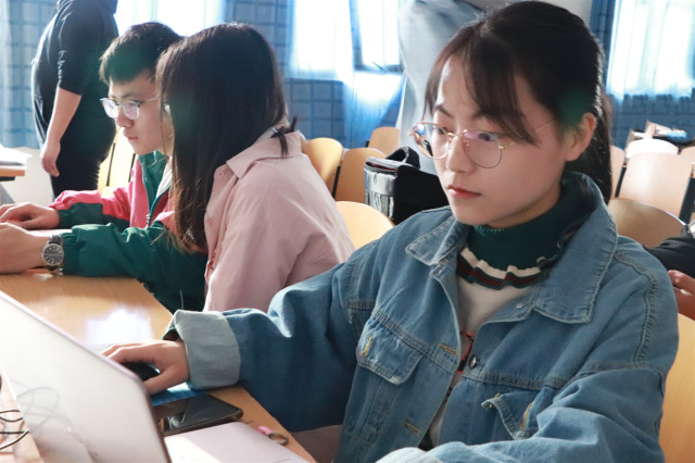 书一段雷锋永存 传一份温暖情怀——经济与管理学院开展“提笔绘雷锋 不忘品精神”第二届雷锋征文活动