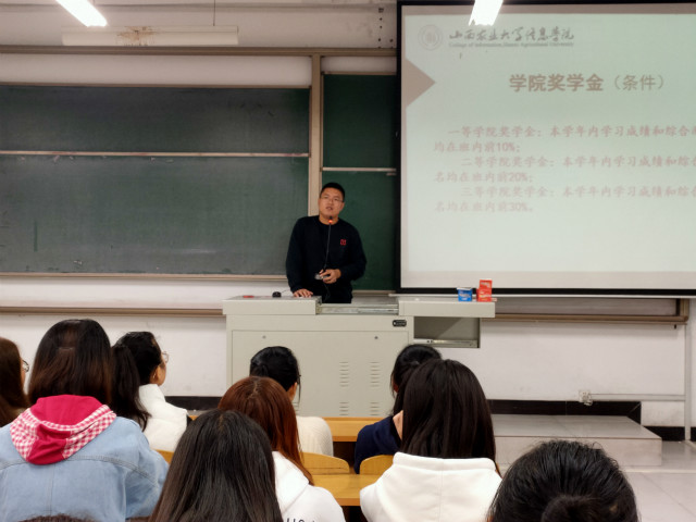 【辅导员说完满】诲人不倦 循循教之——2018级外语系辅导员说完满