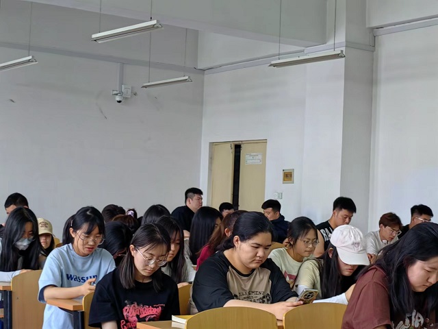 【辅导员说完满】重拾时光的记忆——经济与管理学院2022级辅导员说完满活动