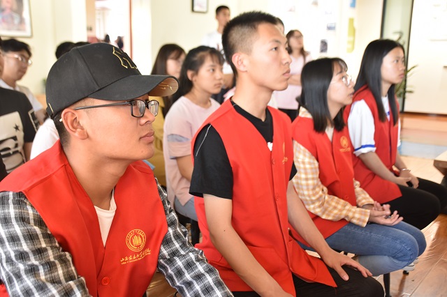 真情传递温暖  用心传播爱意——大数据学院、信息工程学院开展“一路有你 温暖福康”观影宣讲活动