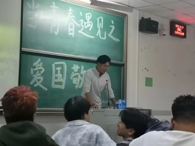 青春无畏——艺术传媒学院十月辅导员说完满活动集锦