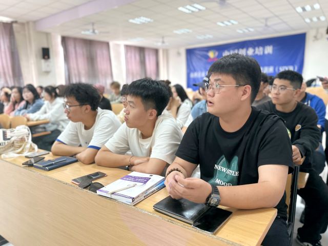 【干部培训】心之所向 循光远航——大数据学院、信息工程学院火车头干部培训计划第1期