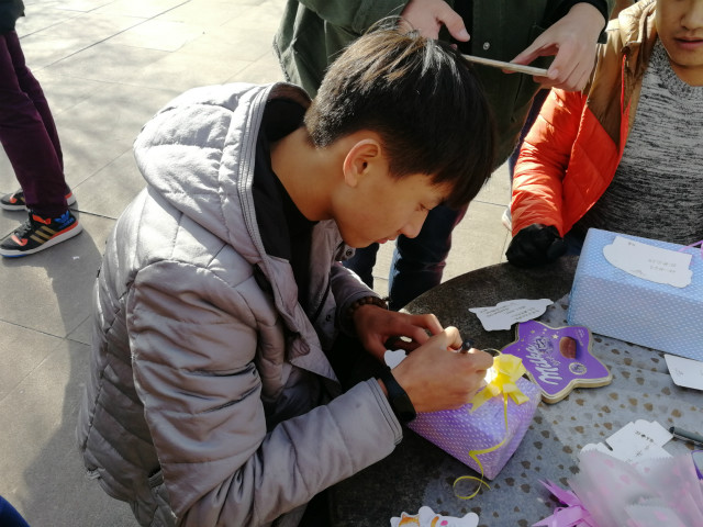 【完满班级】寒冬中的爱心速递——经管系物流1602班开展“每一个孩子都是未来 每一件厚衣都有温度”公益助力行动