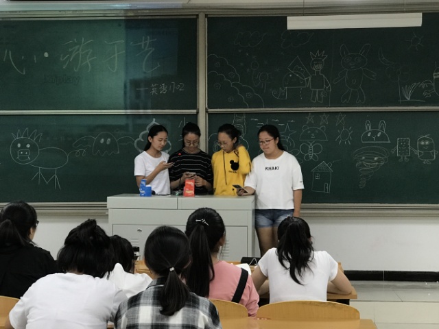 音与韵 触动心灵的琴弦——外语系9月完满班级活动