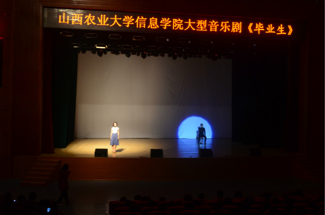 【音乐节】音乐剧《毕业生》乌马河剧院隆重上演
