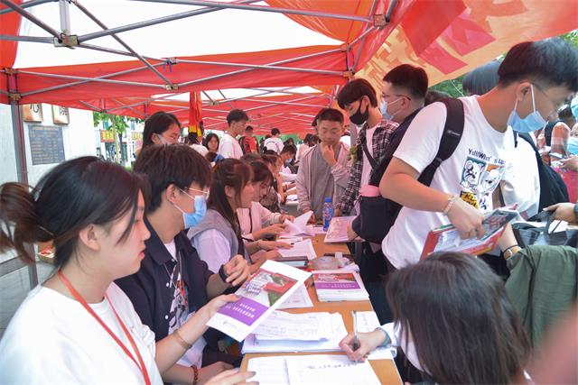 【迎新纪实】以“心”迎新 学生志愿者助力我校2021年迎新工作
