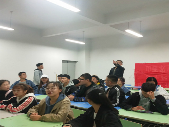 【完满班级】用青春作画 绘灿烂人生——艺术传媒学院视觉1901班“五彩缤纷 艺彩飞扬”庆祝建国70周年手抄报作品展