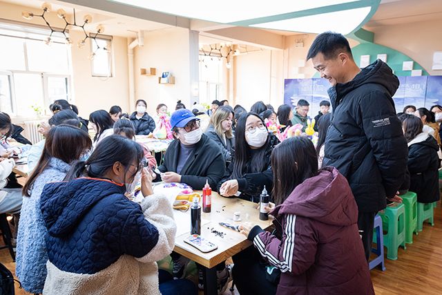 【1+1>2】墨下渲布帛 相遇非遗魂——艺韵扎染工艺制作