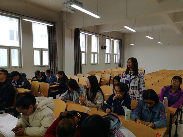 【主题团日】增强“四个意识” 树立“四个自信”