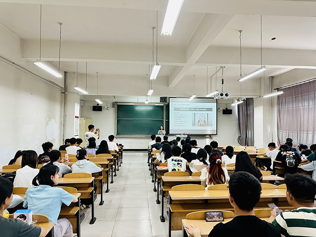 【辅导员说完满】告别“躺平生” 不做“迷茫人”——远景学院2021级辅导员说完满活动