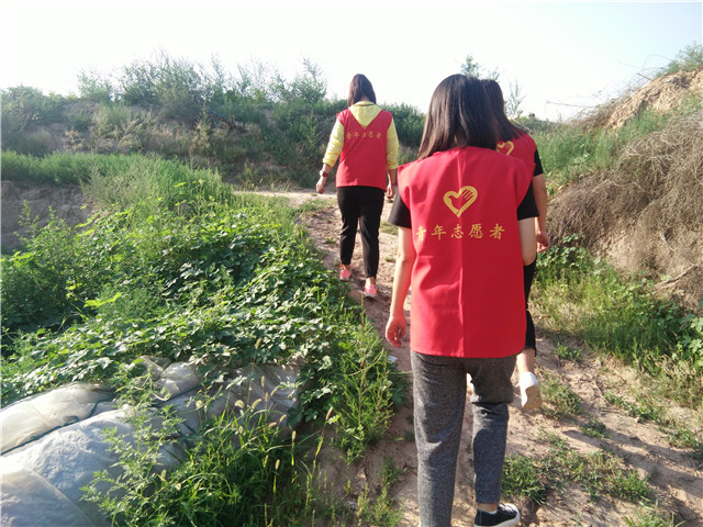 【三下乡】调研大棚  象谷的风景线——机电工程系“机时予”象谷村志愿服务纪实（二）