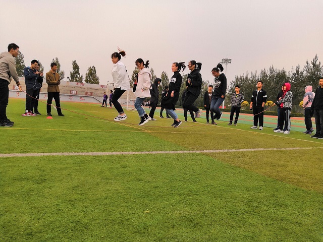 【完满班级】跳跃的步伐 彰显青春活力——信息工程学院网工1802“团结一心 共创青春”青春跳大绳活动