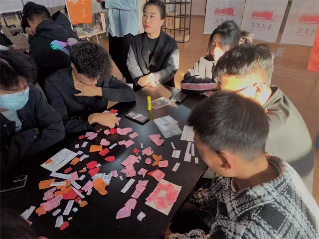 拼贴诗!让生活的边角料化为诗歌——智能工程学院、创意写作学院第一届拼贴诗大赛