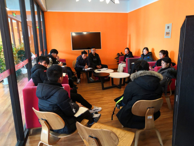 春夏秋冬 肩负为学生服务的责任——智能工程学院2018级机制、电子、通信专业班团例会