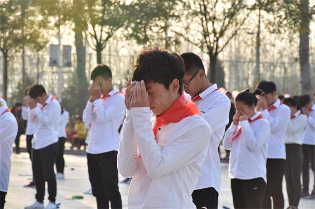 号外号外!少先队员空降信院——第61期周末文化广场暨“我们是共产主义接班人”信工系忆经典