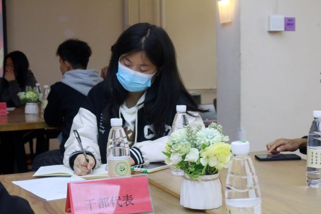 倾听学生心声 助力完满新高度——食品与环境学院期中座谈会