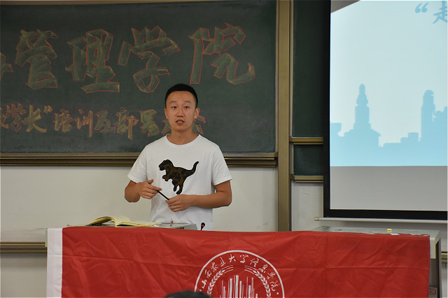 与超级学长携手 初识经管风光——经济与管理学院“超级学长”选拔及培训活动