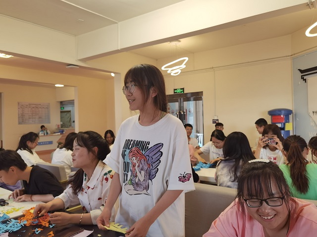 【完满班级】传承剪纸文化 秀出我的花样——淬炼商学院会计2001班完满班级活动