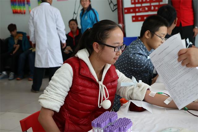 我院青联协同青春健康同伴社联合晋中市中心血站发起“无偿献血,心心相连”系列活动