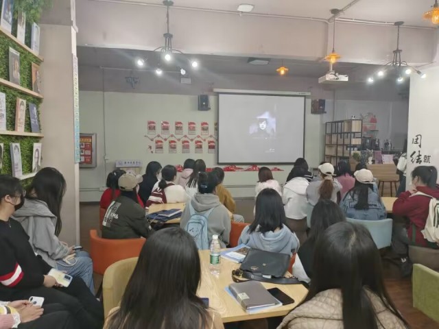 【完满团支部】雷锋精神我传承 争做时代好少年——商务英语学院英语2209班完满团支部活动