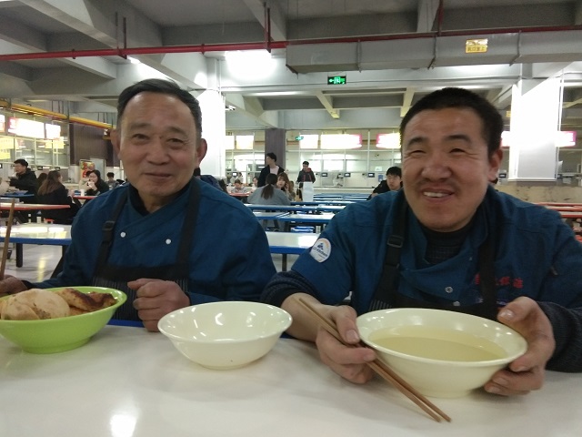 传承新时代雷锋精神 走近我们身边的“雷锋”