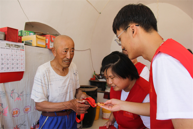 【三下乡】听晋绥革命边区50年党龄老党员讲述红色故事