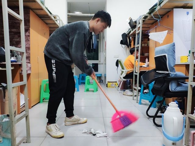 【完满班级】扫除病毒残余，为生命护航——艺术传媒学院动画1701班完满班级活动