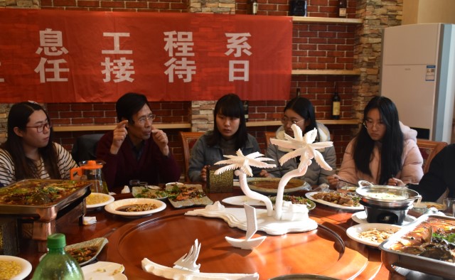 寒冬将至  温暖邀约——信息工程系举办主任共膳日活动