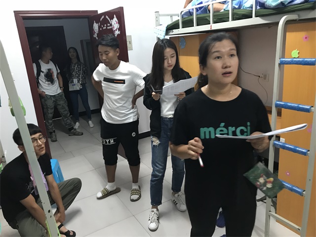 【迎新纪实】走进新同学的“新家 ”——智能工程学院2018级辅导员新生宿舍走访