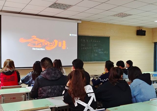 【完满班级】取其精华 传承爱国主义精神——艺术传媒学院18级环设1805班举办“百年追思，党在我心”建党一百周年主题观影活动