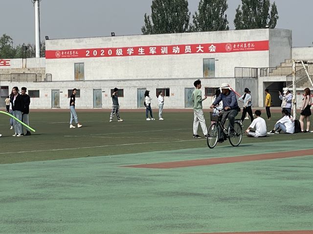 【完满班级】不忘党史 牢记使命——艺术传媒学院数字媒体2002班举办竞技足球活动