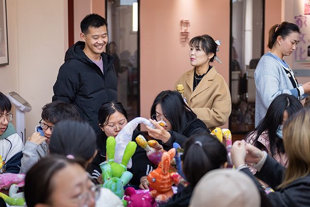 【1+1>2】墨下渲布帛 相遇非遗魂——艺韵扎染工艺制作