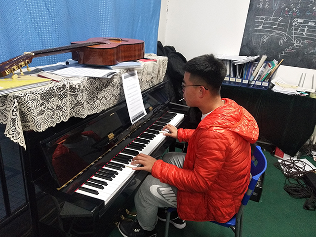 【完满班级】艺彩飞扬 逐梦青春——大数据学院、信息工程学院物联网1701班完满活动