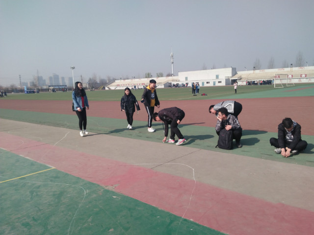 【完满班级】十指微“动” 举足轻“重”——经济管理系国贸1606班举办八抬大轿挑战赛