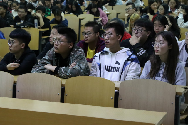 【辅导员说完满】领航共筑留学梦 文化互融点明灯——经济与管理学院开展“相通‘连心桥’ 同逐‘融合曲’”主题年级会