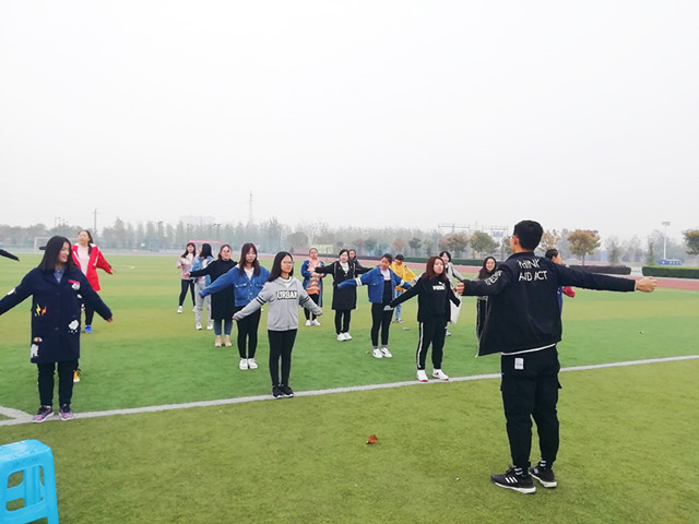 【完满班级】展青春之姿 铸钢铁之志——淬炼商学院十月完满班级主题活动（五十七）