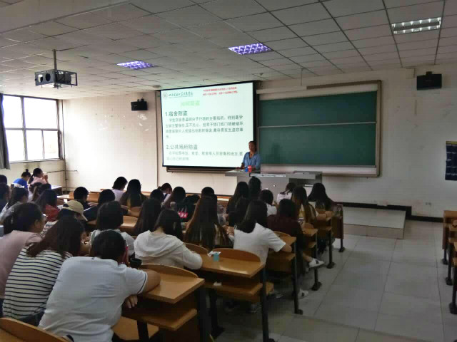 【辅导员说完满】安全警钟需常鸣——外语系2017级辅导员说完满