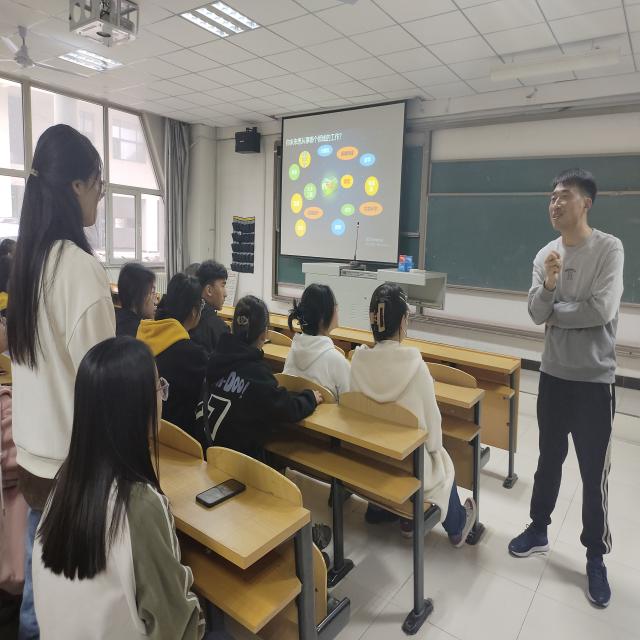 【辅导员说完满】青年没有乌托邦 心怀远方自明朗——食品与环境学院2022级辅导员说完满活动