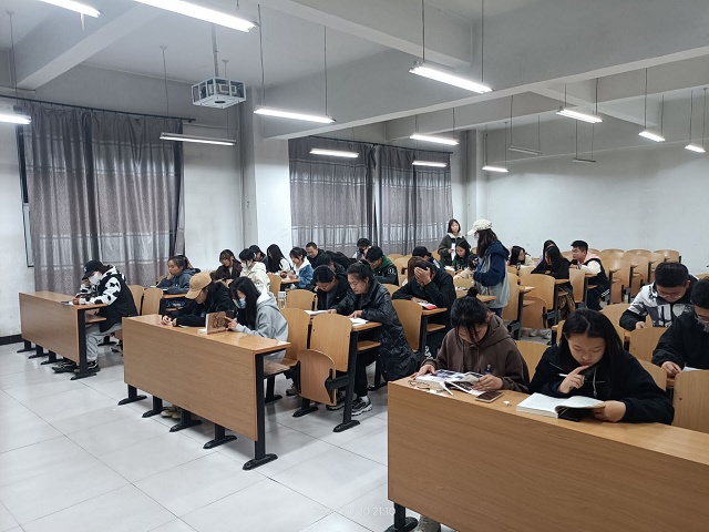【学长计划】晚风萦浸耳畔 感悟书中百味——经济与管理学院开展“博通经籍”·“阅读大咖之经典,思学践悟之笃行”学长计划第十期第四讲