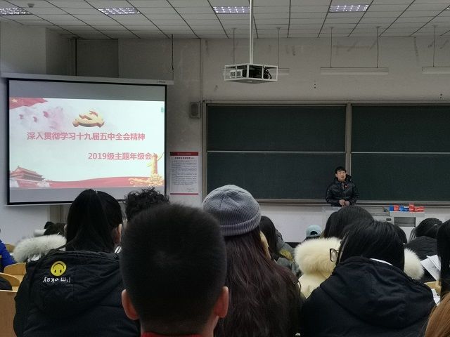 【辅导员说完满】紧跟党走 逐梦青春