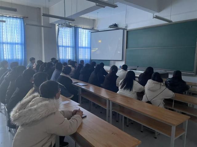 【完满班级】赏析经典电影 品味艺术人生——大数据学院、信息工程学院计科2102班12月完满班级活动