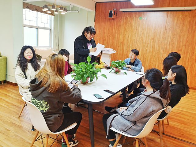 【完满班级】我以我心爱祖国 我以我行报祖国——艺术传媒学院产品设计1801班举办“提高人文素养，创建书香校园”爱国主义知识竞赛完满班级活动