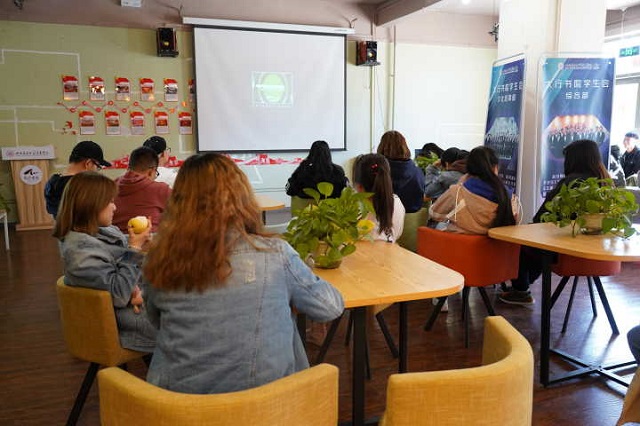 【完满班级】“学习雷锋 感悟人生”雷锋精神观影——艺术传媒学院环设1806班主题完满班级活动