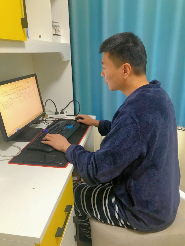 守初心担使命 直击淬炼辅导员的一天