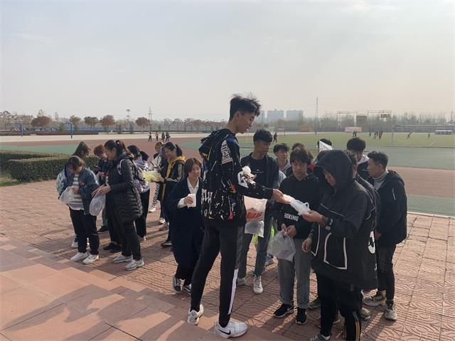 【完满班级】“青烟常在 噩梦常随”烟头清理大作战——艺术传媒学院动画1902班举办完满班级活动