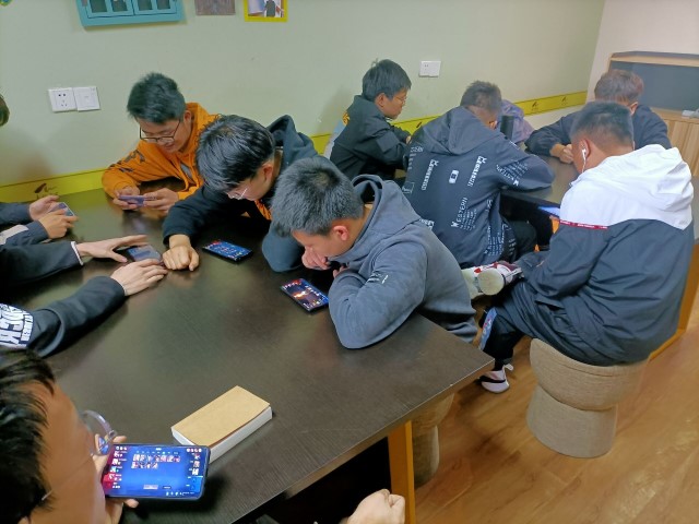 【完满班级】“甩掉累赘 时尚娱乐”——网工2001班完满班级活动